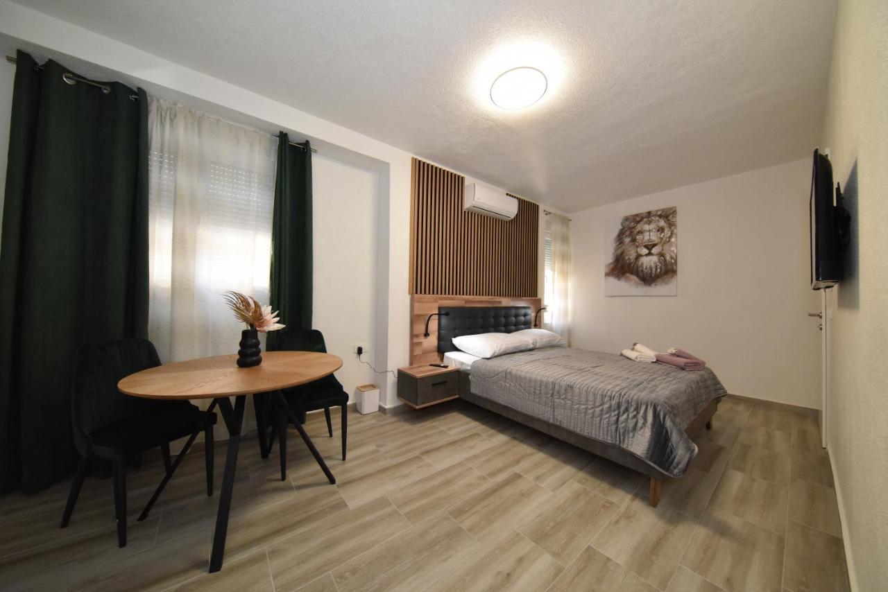 Sofia'S Studio & Room Zadar Bagian luar foto